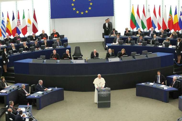 Pope_Francis_addresses_the_European_Parliament_in_Strasbourg_on_Nov_25_2014_Credit_Alan_Holdre_CNA